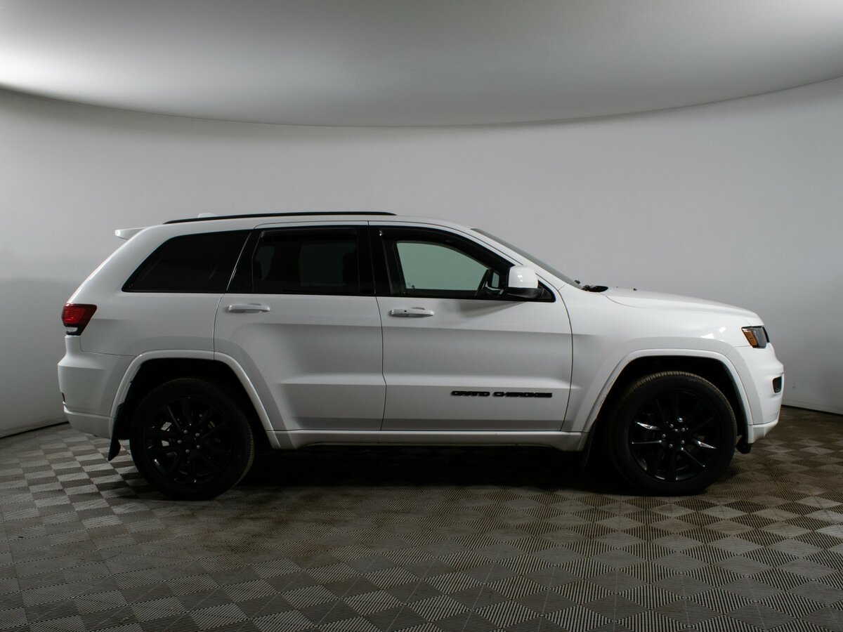 Купить Jeep Grand Cherokee с пробегом. Фото: #3