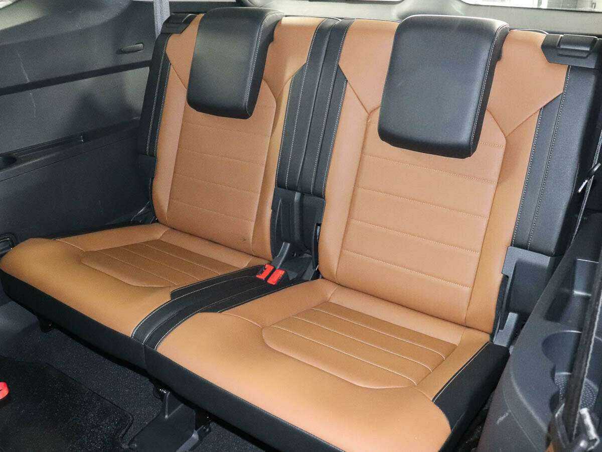 Купить Volkswagen Teramont с пробегом. Фото: #9