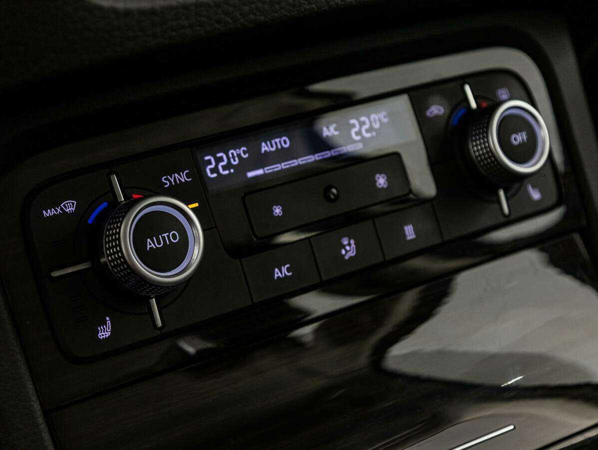 Купить Volkswagen Touareg с пробегом. Фото: #23
