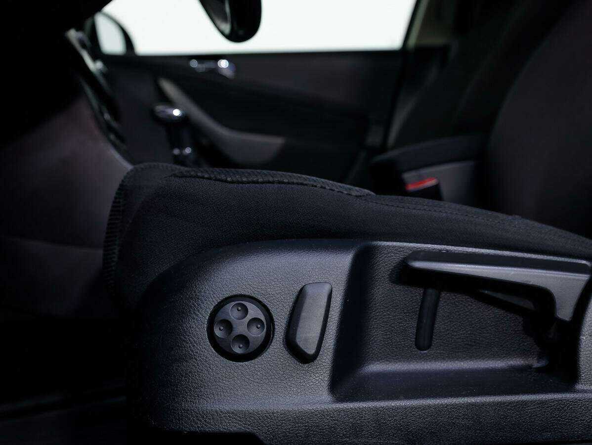 Купить Volkswagen Passat с пробегом. Фото: #17
