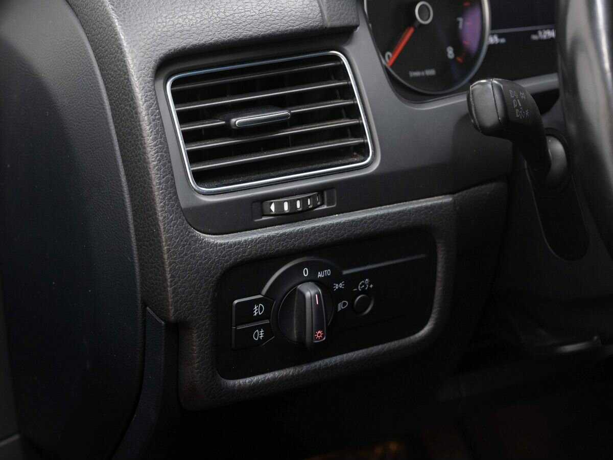 Купить Volkswagen Touareg с пробегом. Фото: #19