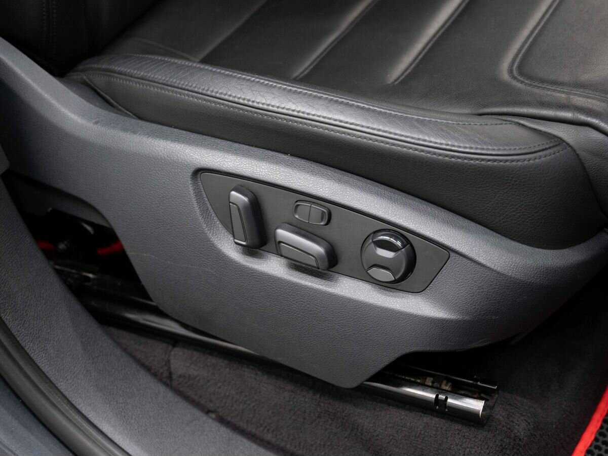 Купить Volkswagen Touareg с пробегом. Фото: #12