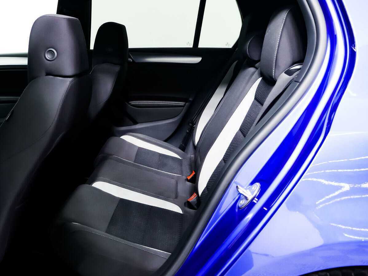 Купить Volkswagen Golf R с пробегом. Фото: #11