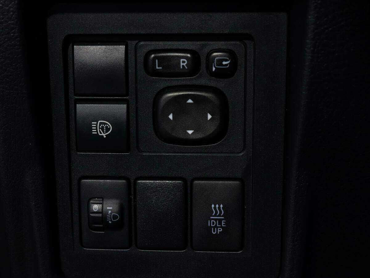 Купить Toyota Land Cruiser Prado с пробегом. Фото: #17