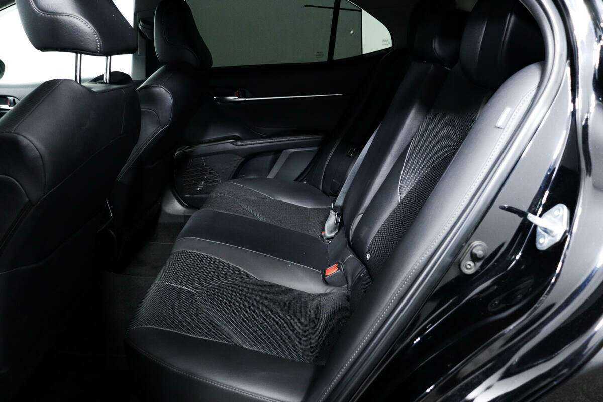 Купить Toyota Camry с пробегом. Фото: #11