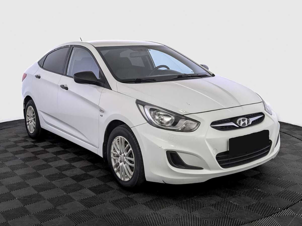 Купить Hyundai Solaris с пробегом. Фото: #2