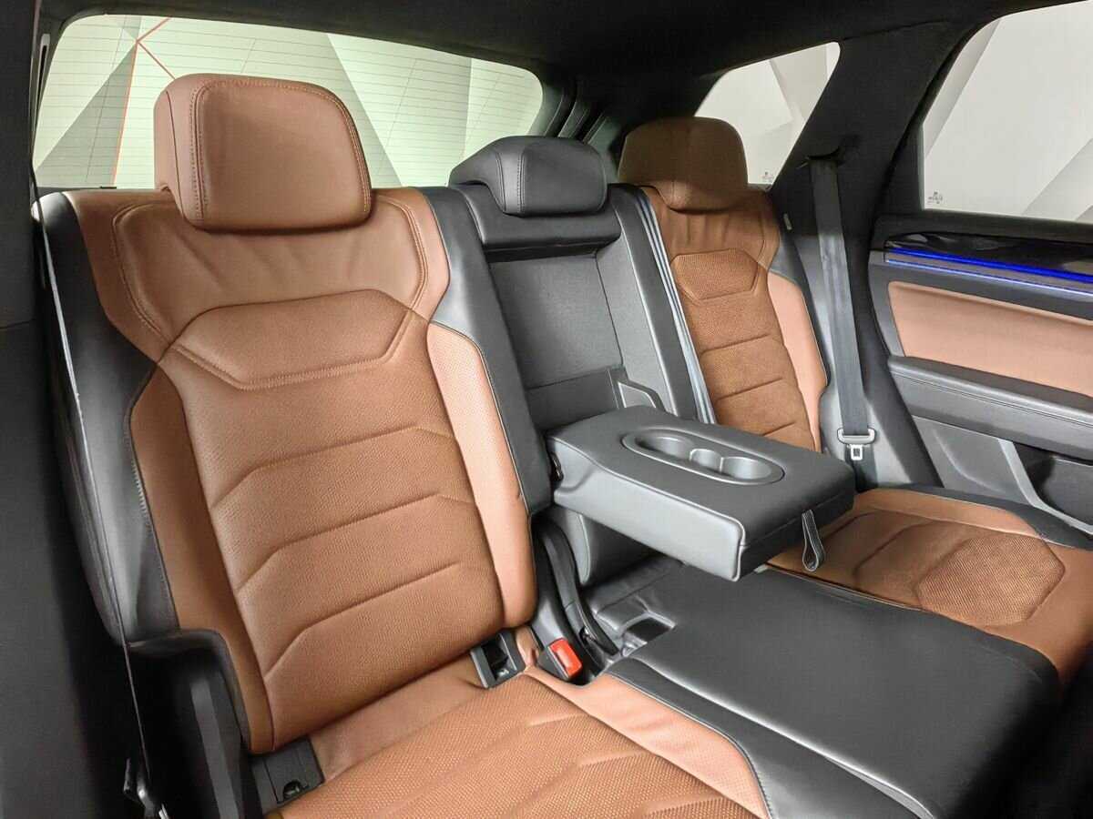 Купить Volkswagen Touareg с пробегом. Фото: #12