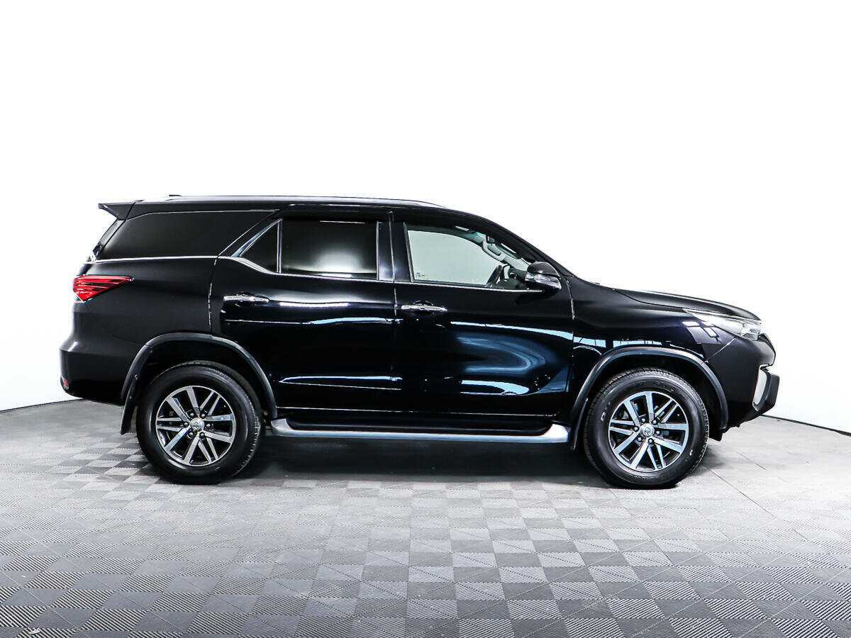 Купить Toyota Fortuner с пробегом. Фото: #3