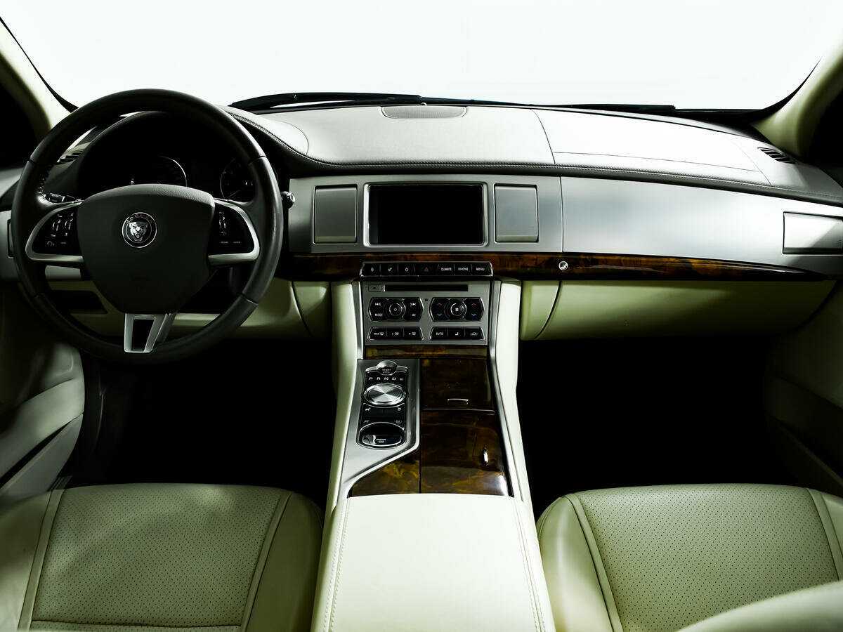 Купить Jaguar XF с пробегом. Фото: #10