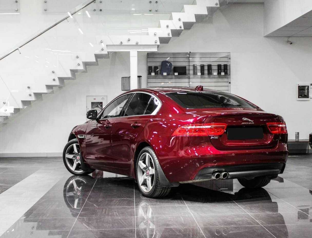 Купить Jaguar XE с пробегом. Фото: #4