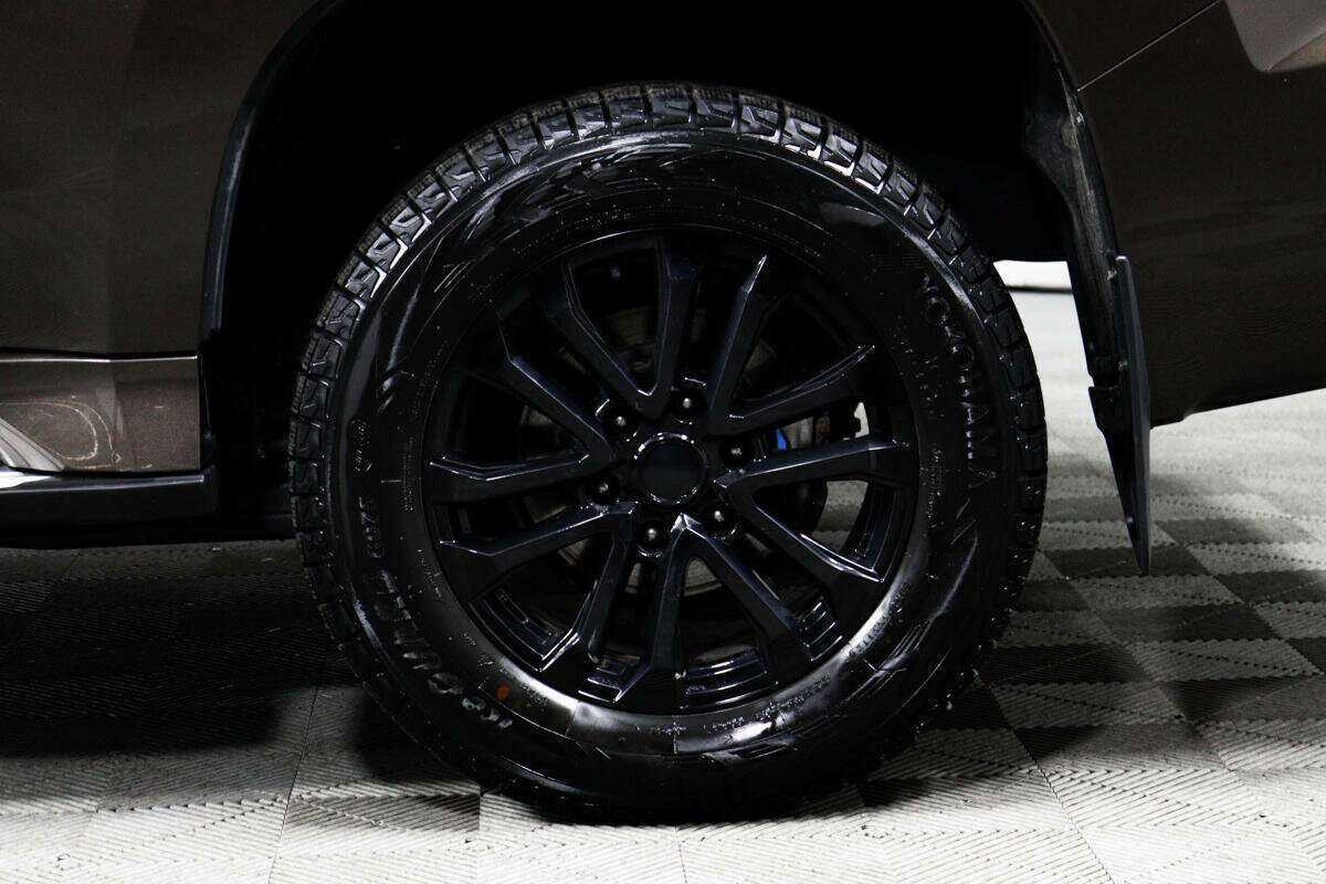 Купить Mitsubishi Montero Sport с пробегом. Фото: #13