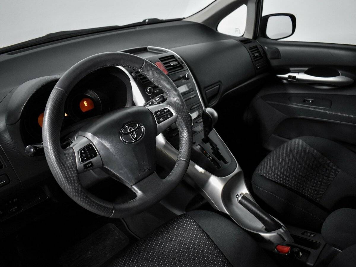 Купить Toyota Auris с пробегом. Фото: #9