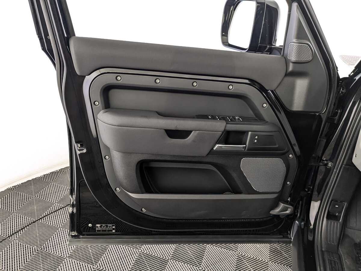 Купить Land Rover Defender с пробегом. Фото: #18