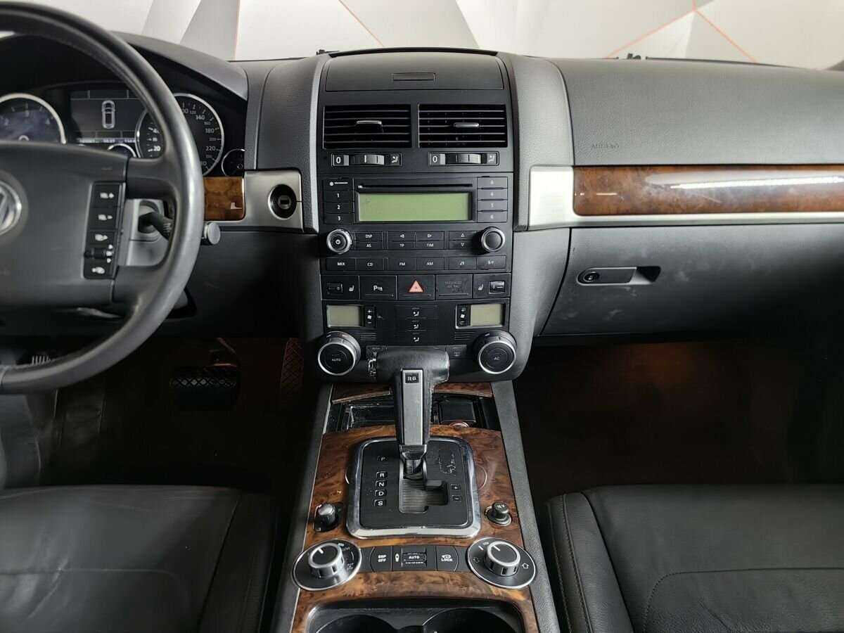 Купить Volkswagen Touareg с пробегом. Фото: #10