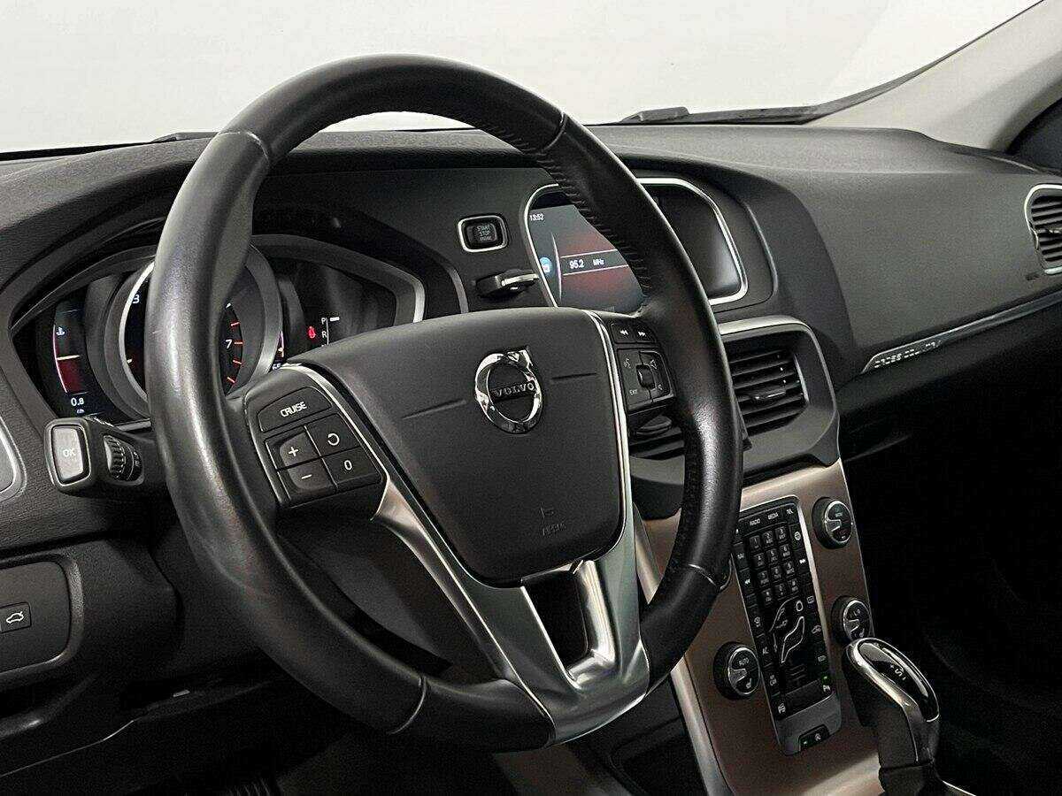 Купить Volvo V40 Cross Country с пробегом. Фото: #13
