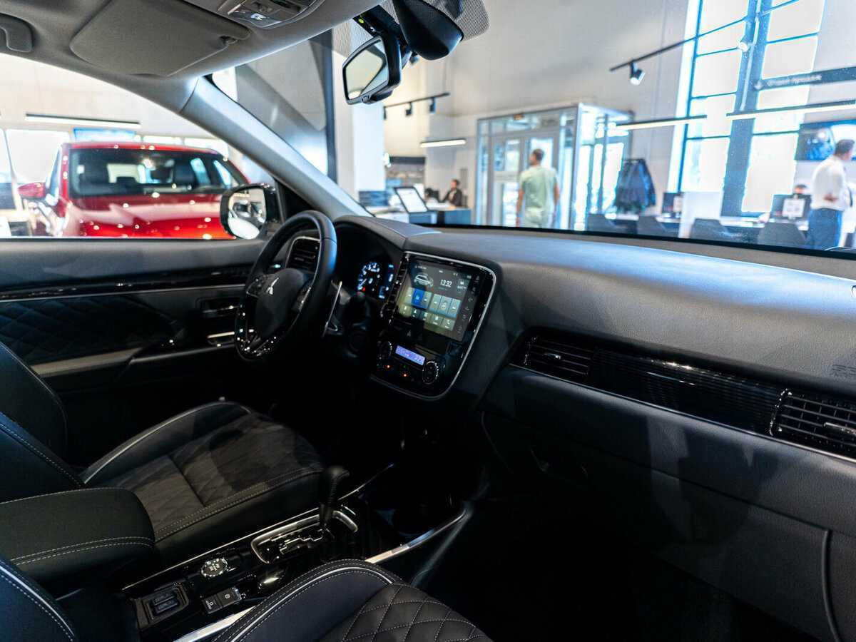 Купить Mitsubishi Outlander с пробегом. Фото: #10