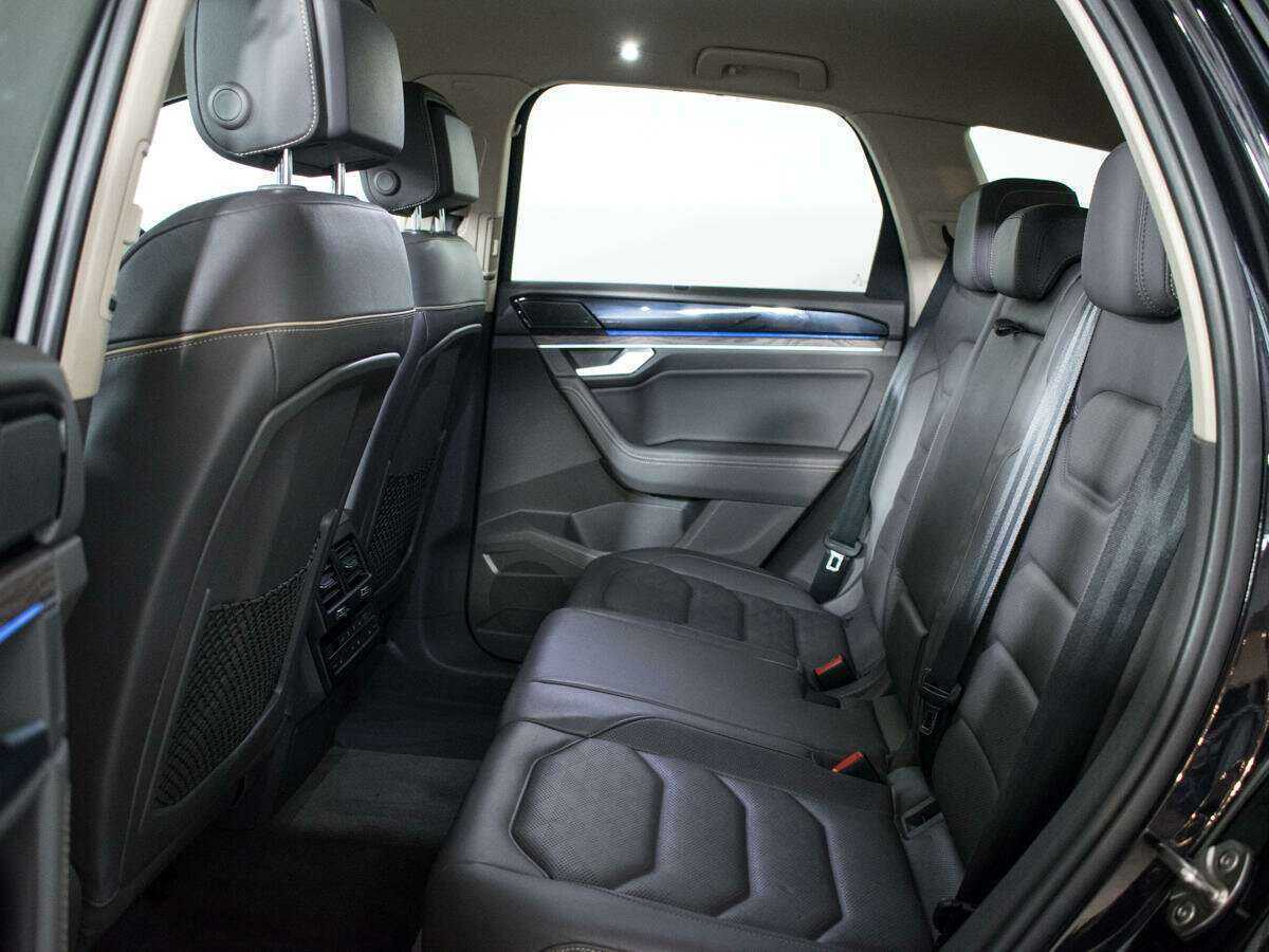 Купить Volkswagen Touareg с пробегом. Фото: #9