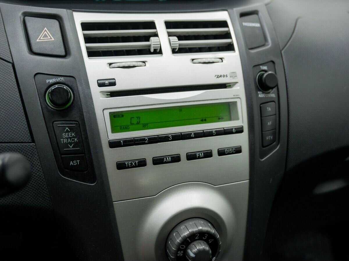 Купить Toyota Yaris с пробегом. Фото: #17