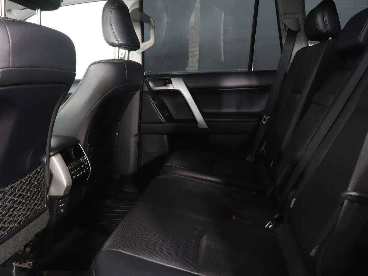 Купить Toyota Land Cruiser Prado с пробегом. Фото: #12