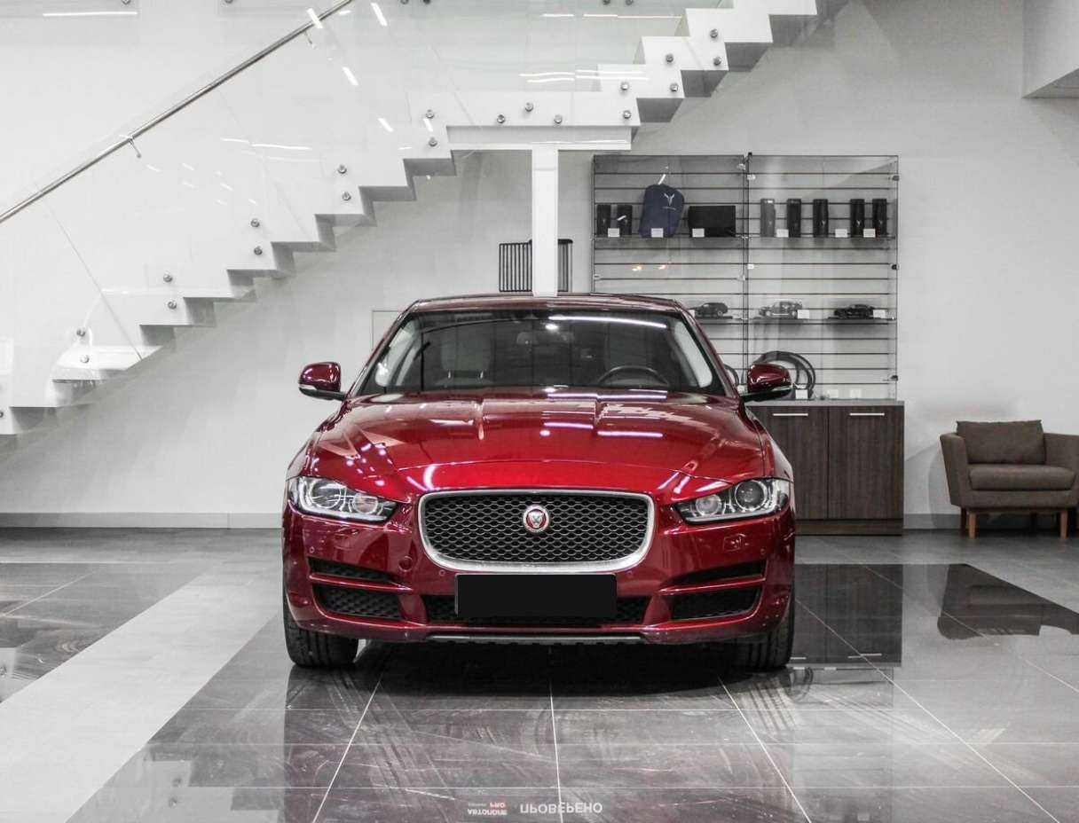 Купить Jaguar XE с пробегом. Фото: #1