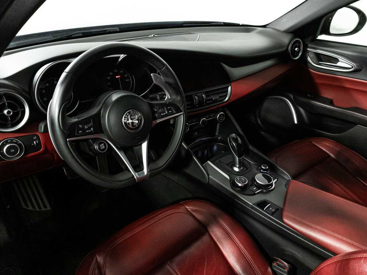 Купить Alfa Romeo Giulia с пробегом. Фото: #10