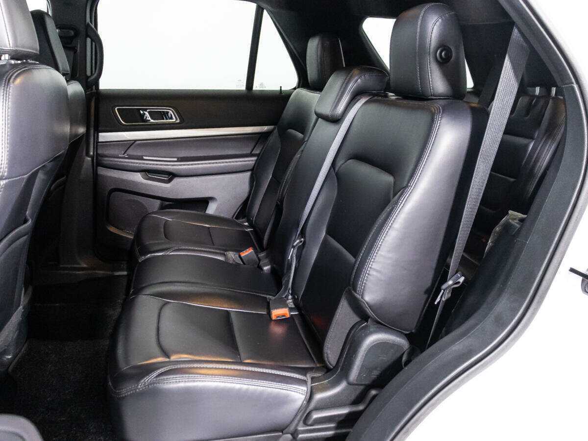 Купить Ford Explorer с пробегом. Фото: #9
