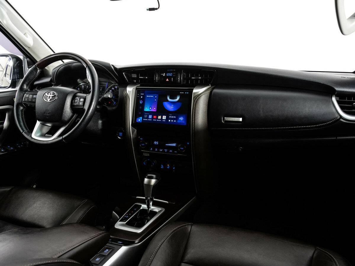 Купить Toyota Fortuner с пробегом. Фото: #9
