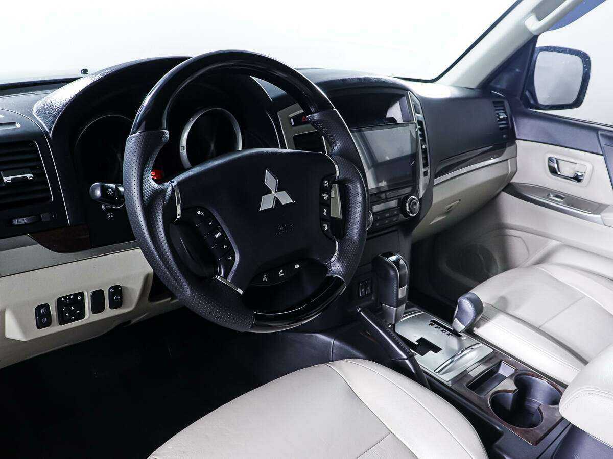 Купить Mitsubishi Pajero с пробегом. Фото: #11