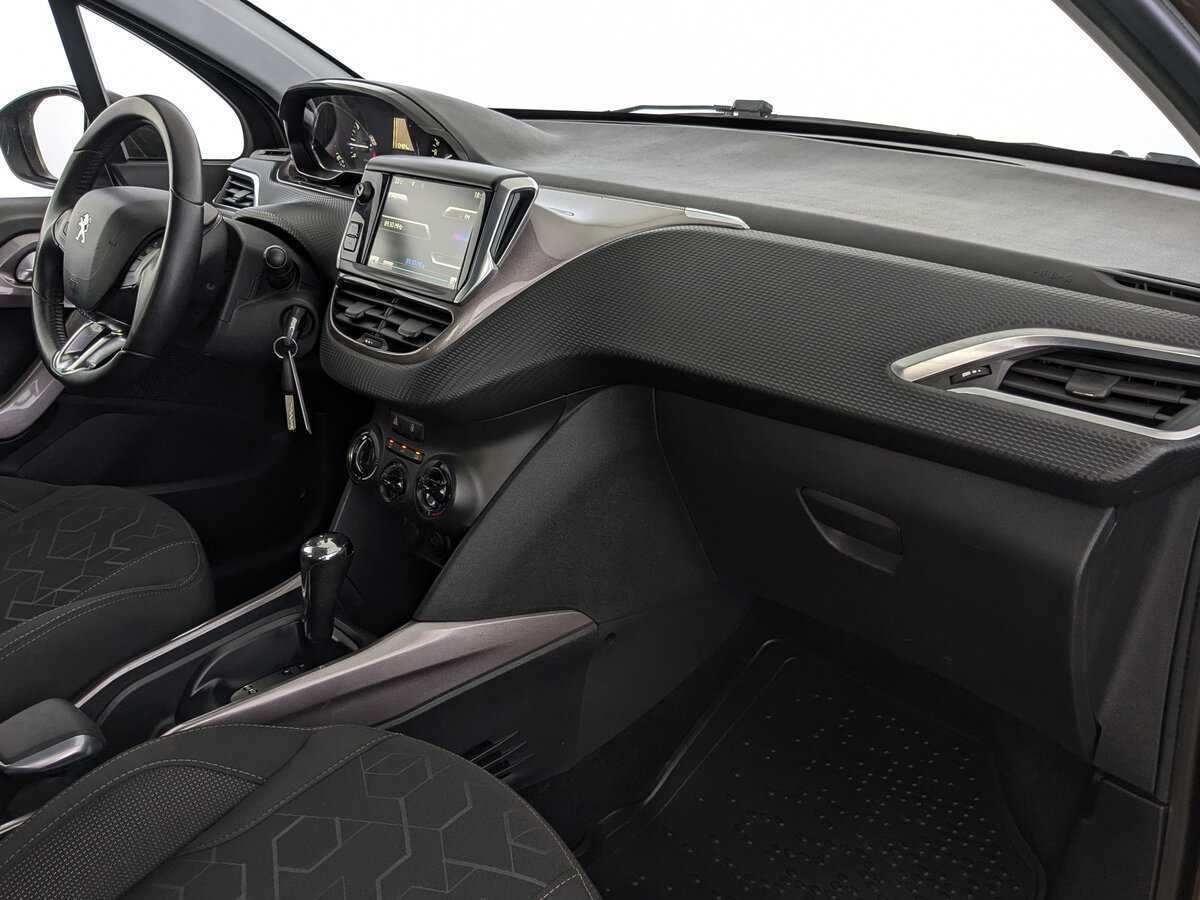 Купить Peugeot 2008 с пробегом. Фото: #12