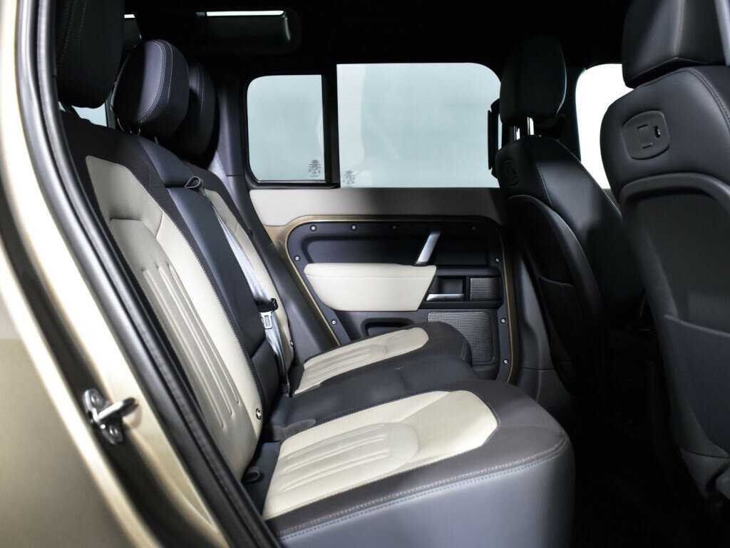 Купить Land Rover Defender с пробегом. Фото: #9