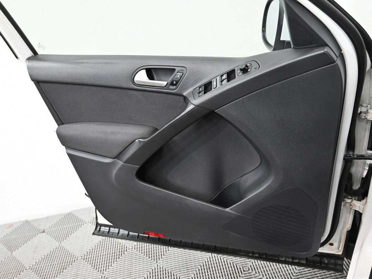 Купить Volkswagen Tiguan с пробегом. Фото: #9