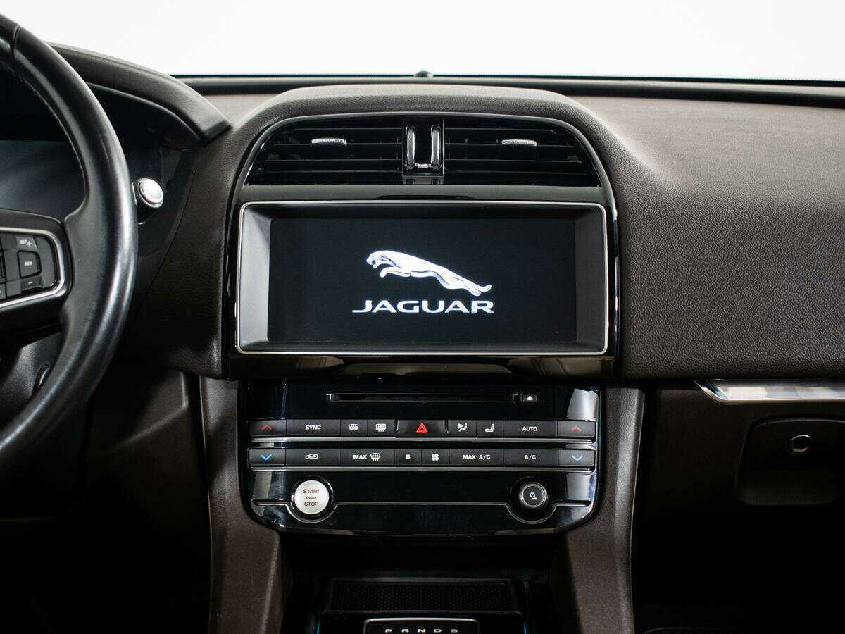 Купить Jaguar F-Pace с пробегом. Фото: #8