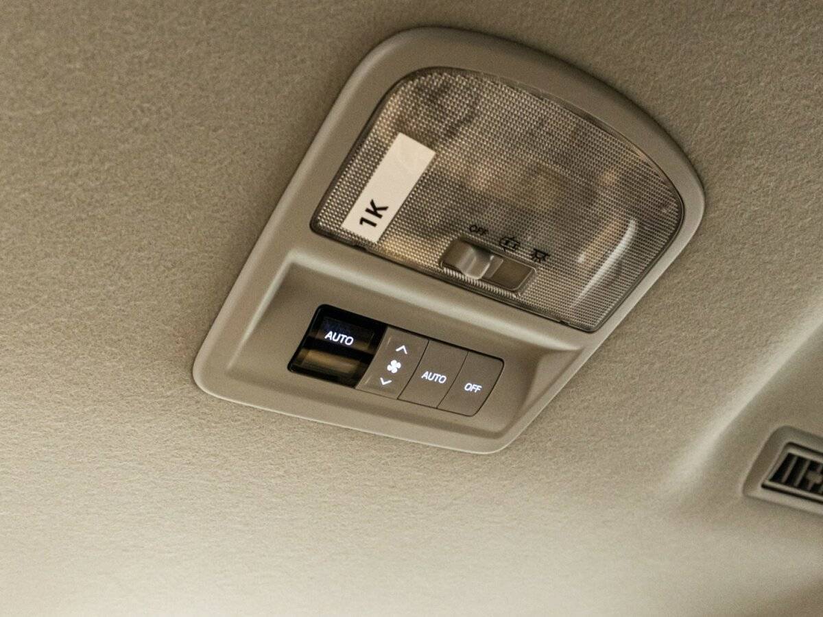 Купить Toyota Fortuner с пробегом. Фото: #14