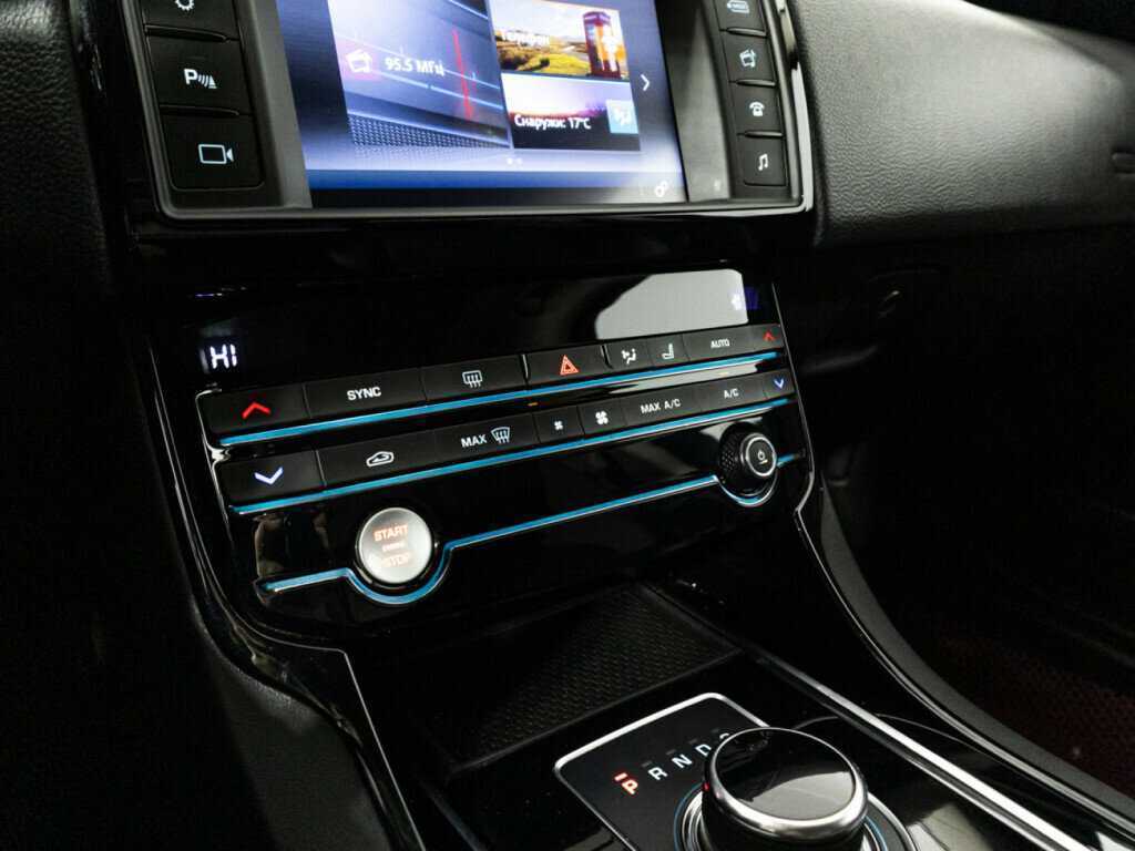Купить Jaguar XE с пробегом. Фото: #15