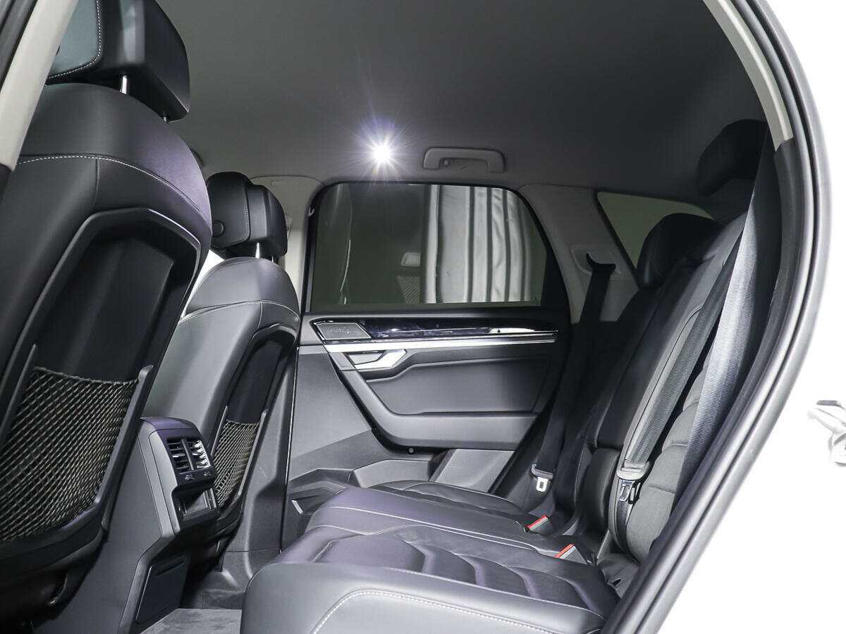 Купить Volkswagen Touareg с пробегом. Фото: #8