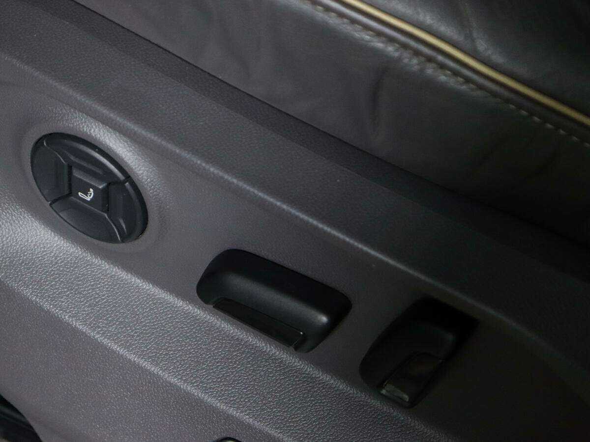 Купить Volkswagen Touareg с пробегом. Фото: #21