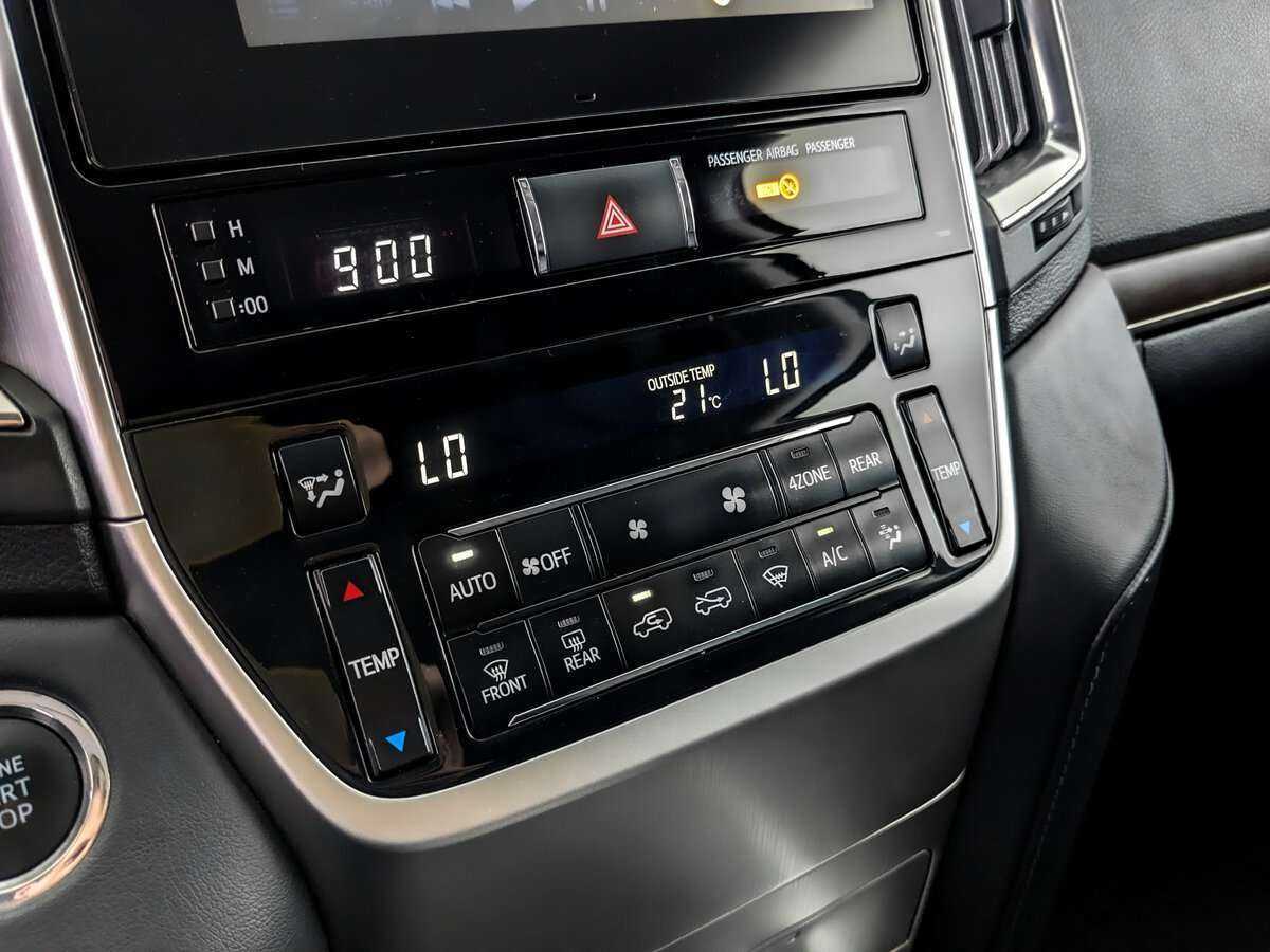 Купить Toyota Land Cruiser с пробегом. Фото: #21