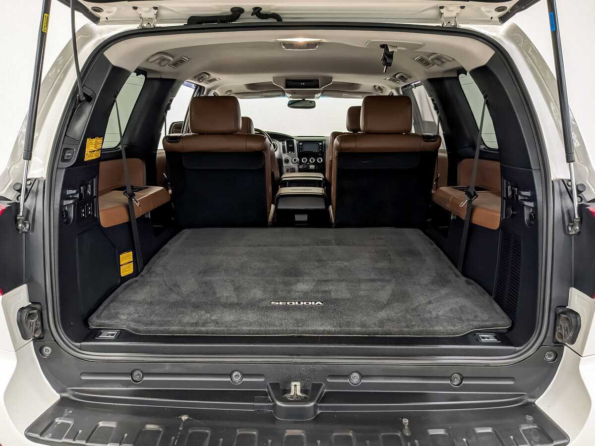 Купить Toyota Sequoia с пробегом. Фото: #9