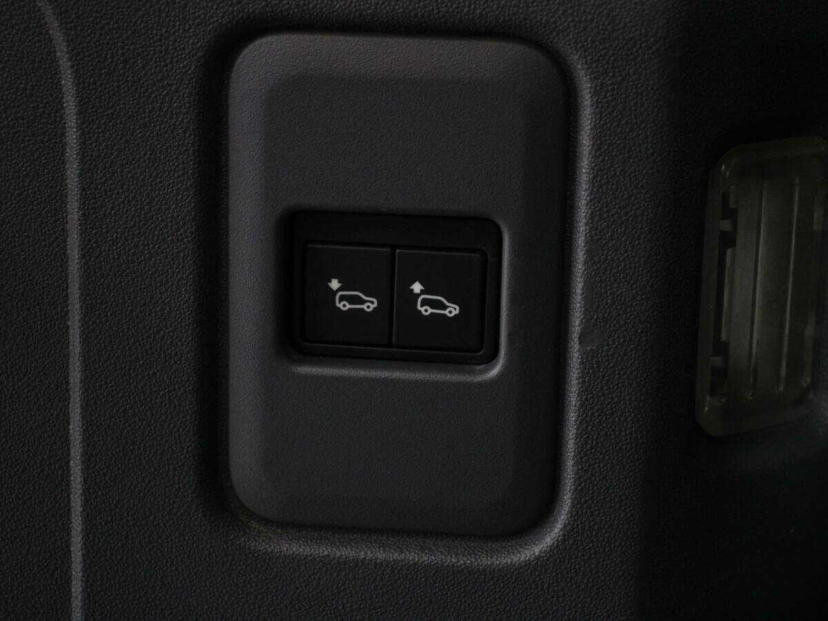 Купить Land Rover Defender с пробегом. Фото: #14