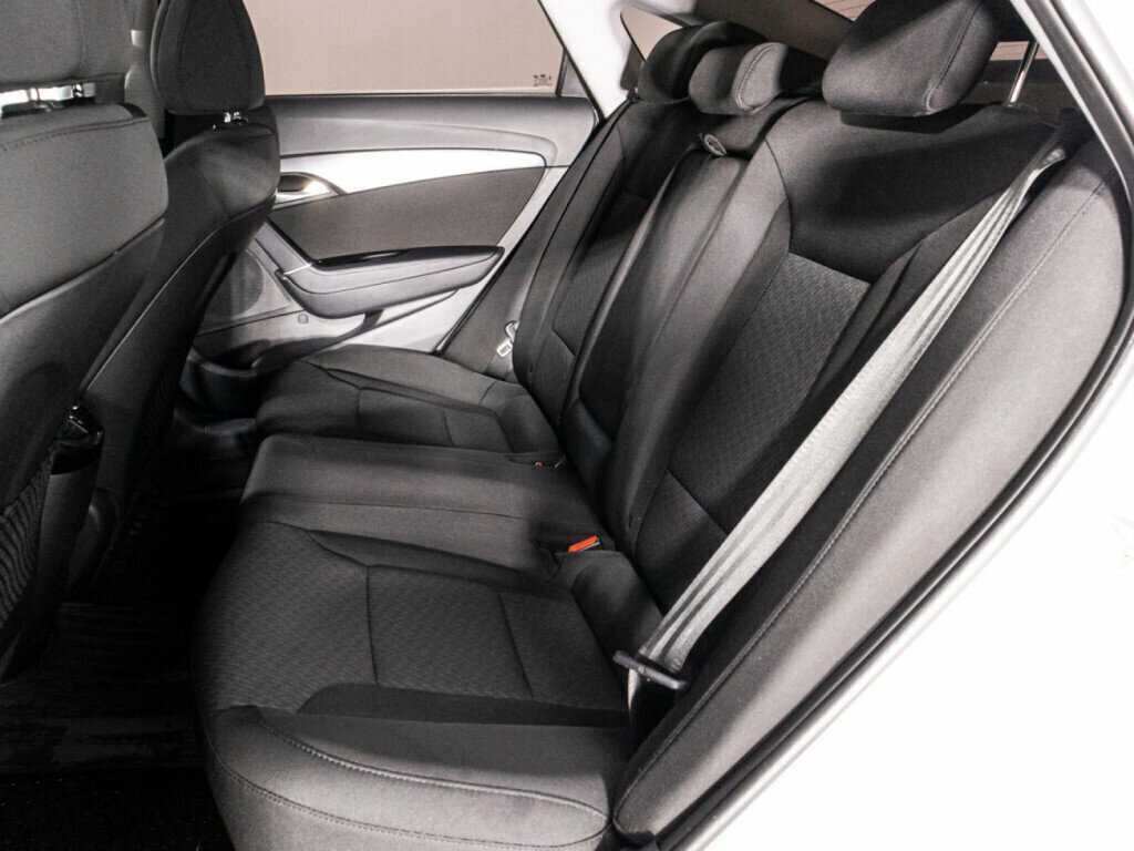 Купить Hyundai i40 с пробегом. Фото: #9