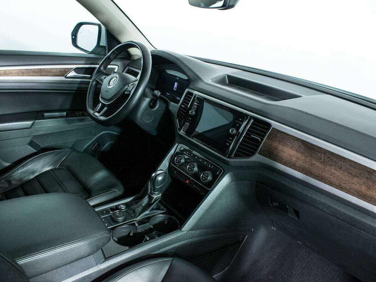 Купить Volkswagen Teramont с пробегом. Фото: #7