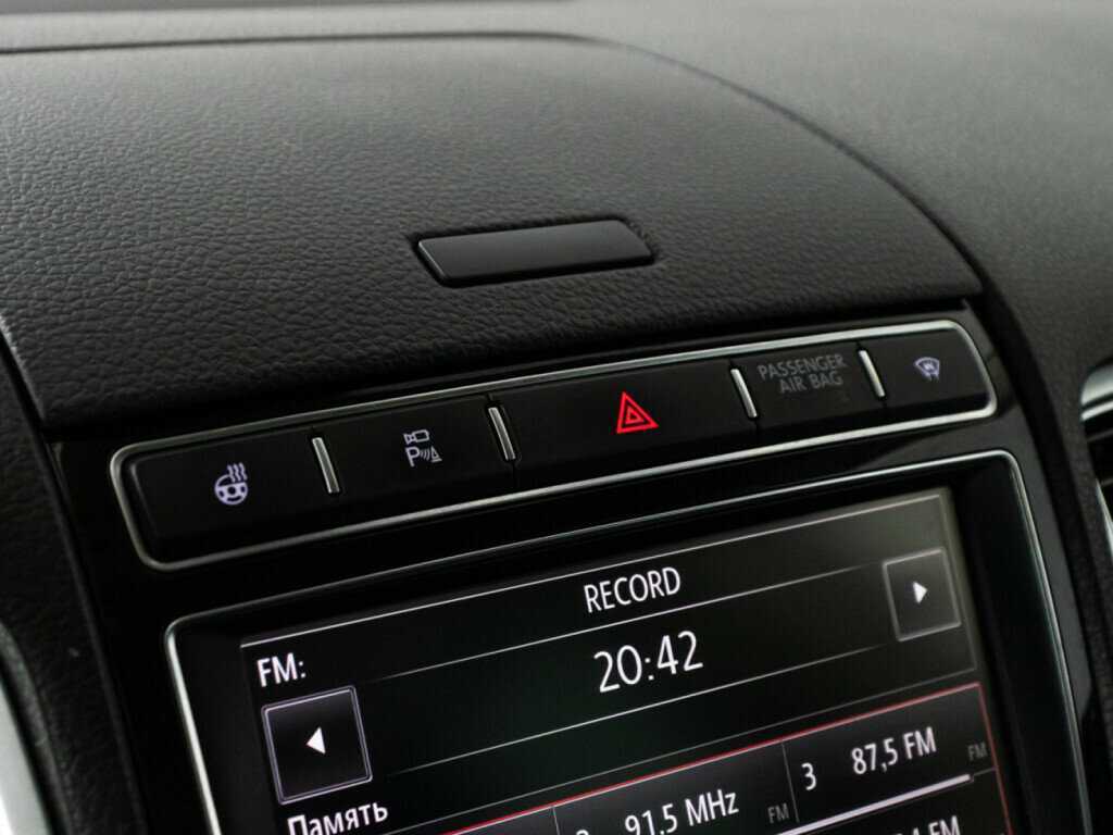 Купить Volkswagen Touareg с пробегом. Фото: #15