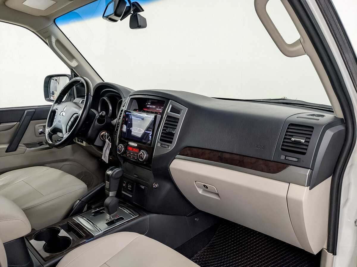 Купить Mitsubishi Pajero с пробегом. Фото: #10