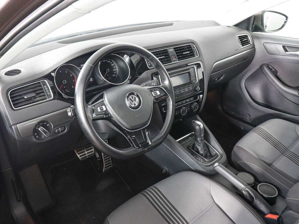 Купить Volkswagen Jetta с пробегом. Фото: #8