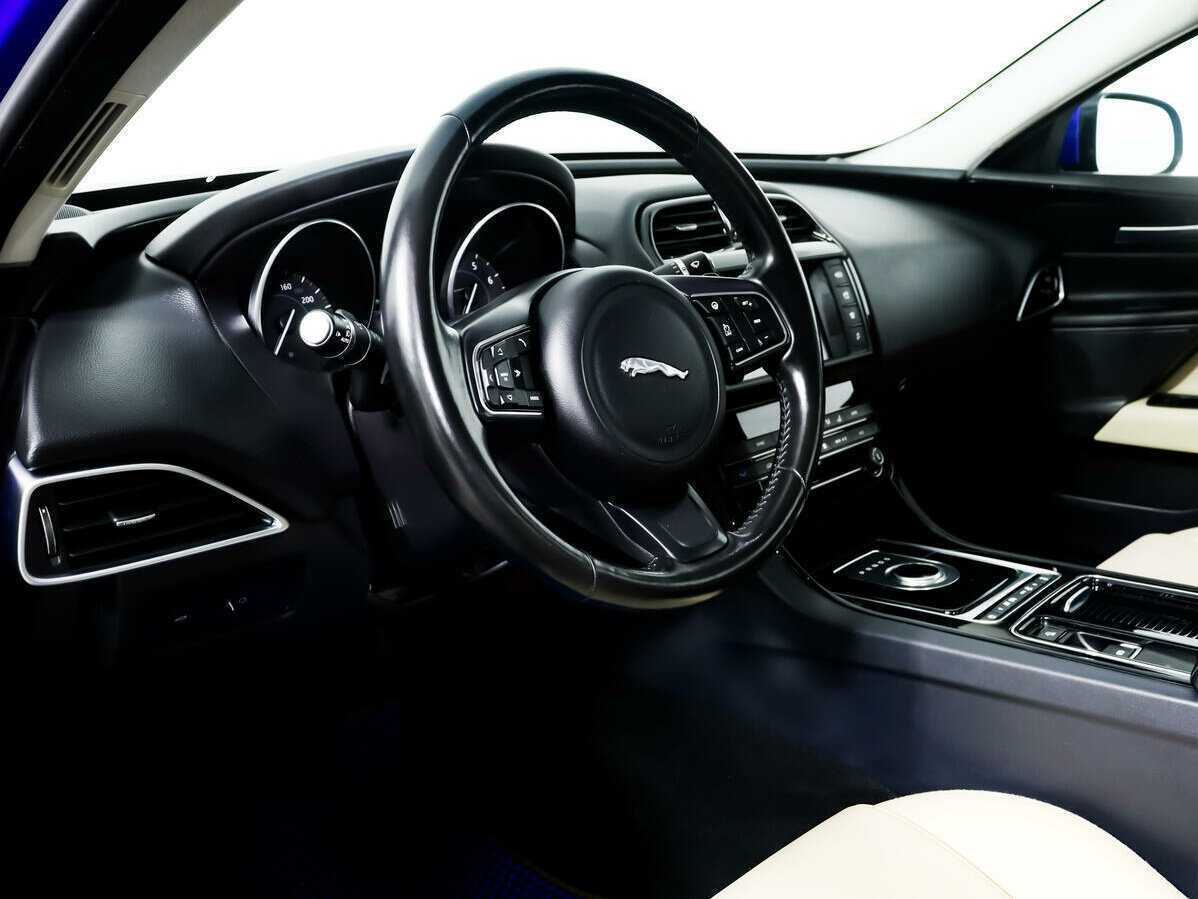 Купить Jaguar XE с пробегом. Фото: #12