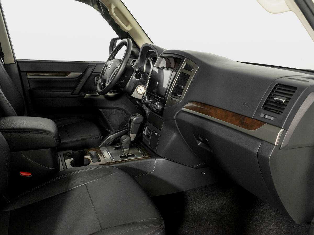 Купить Mitsubishi Pajero с пробегом. Фото: #8