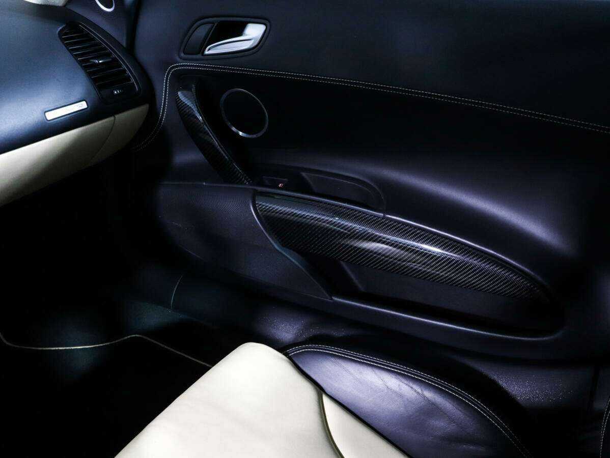 Купить Audi R8 с пробегом. Фото: #12