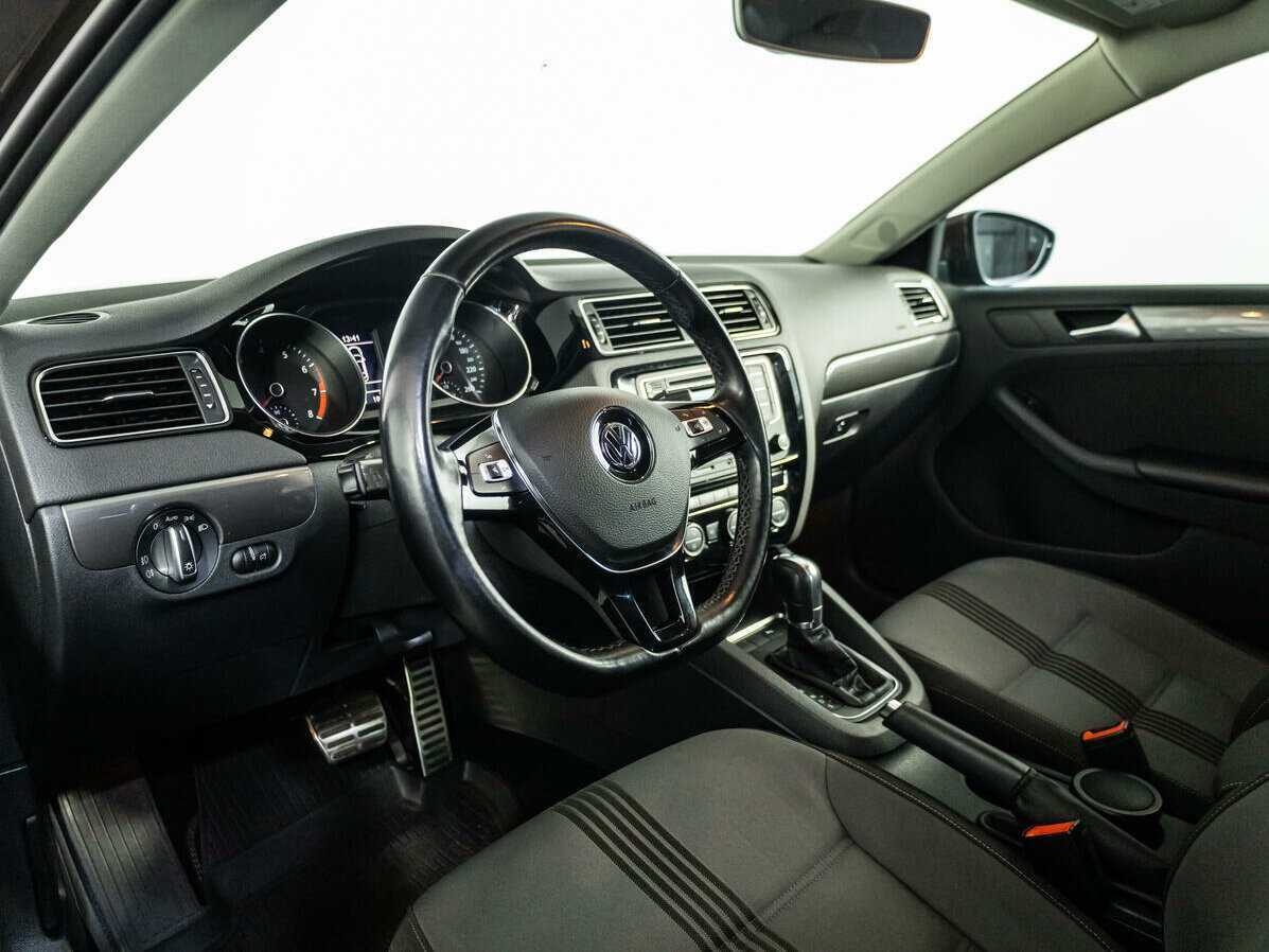 Купить Volkswagen Jetta с пробегом. Фото: #9