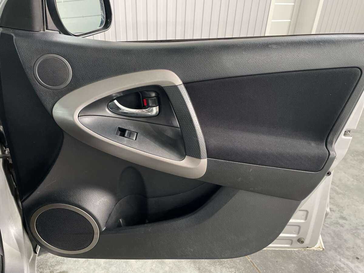 Купить Toyota RAV4 с пробегом. Фото: #15