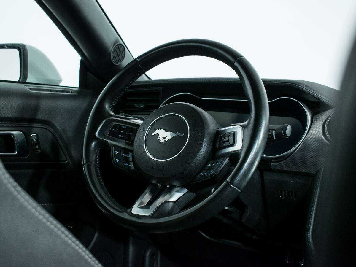Купить Ford Mustang с пробегом. Фото: #13